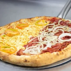 Pizza  mussarela/ calabresa