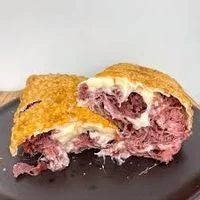 pastel de carne seca com queijo