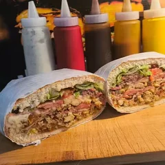 X-Pindukinha 2 (Burguer Caseiro, Filé de Frango, Presunto, Queijo, Bacon...)