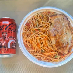 Espaguete & Frango Grelhado + lata Coca Zero + R$ 14,99 leve outra marmitex