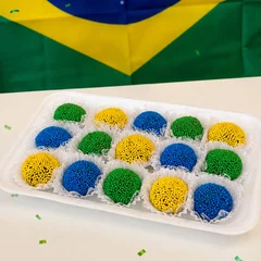 Brigadeiros dos deuses c/ cores do Brasil (15 unidades)