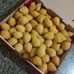 Cento de salgados fritos variados
