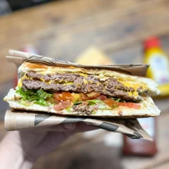 2 XIS DUPLO CHEDDAR + 2 FRITAS (100G)