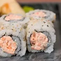 Uramaki Pasta de Salmão (10 peças)