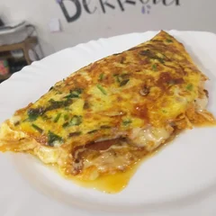 OMELETE CALABRESA C/ QUEIJO 