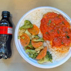 Frango Parmegiana & Legumes + Coca Zero Pet + R$ 18,99 leve outra marmitex