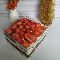 CAKE BOX DE BROWNIER COM MORANGO 500G