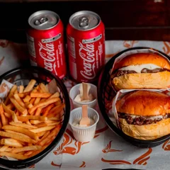 🍔 COMBO CASAL - 2 BURGERS 1 BATATA M 2 REFRI LTA  ❤️‍🔥