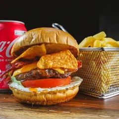 Combo Casal Brutus Texas + Batata + 2 Refri Lata