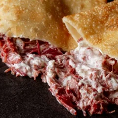 Pastel de Carne Seca com Requeijão Unidade (aprox.  190g).