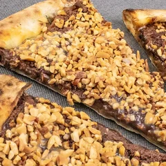 Pizza de Chocolate com Amendoim