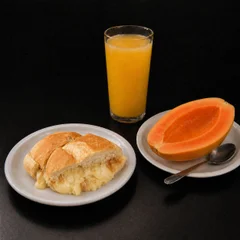 Queijo Quente + Suco + Mamão