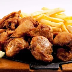 FRANGO A PASSARINHO COM BATATA FRITA