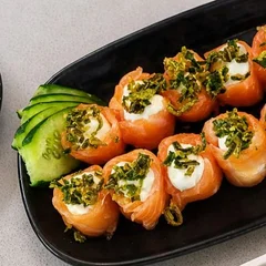 Gunkan de Salmão Alho Poró com 12 peças