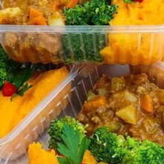 PACOTES COM 10 MARMITAS LOW CARB (180 GRS PROTEINAS + 120 GRS LEGUMES -E/OU PURÊ CABOTIA