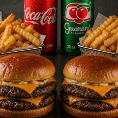 Combo Casal: 2 Burgers + 2 Refris + 2 Batatas Grátis