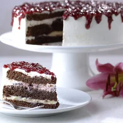 Bolo de Festa de Chocolate e Frutas Vermelhas