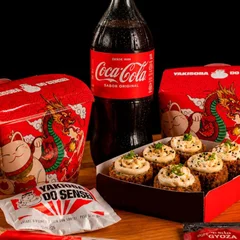 Combo Love 2 Yakisobas Mistos G 850g + 5 unid HotRoll + 1 Coca Cola 1L