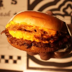 Cheddar Melt: Smash+ Cheddar + Cebola Caramelizada(serve bem 1 pessoa)