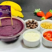 Tigela de Açaí 500 ml com 4 complementos separados.