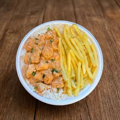 Marmita de Strogonoff de Frango (Serve bem 1 Pessoa)