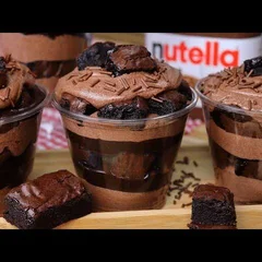 Copo da Felicidade com Mousse de Chocolate e Bombom