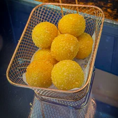 10 BOLINHAS DE QUEIJO 