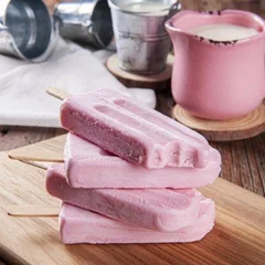 Picolé de Frutas Vermelhas - Base Leite ( Serve 1 Pessoa )