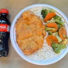 Frango Empanado & Legumes + Coca Pet + R$ 18,99 leve outra marmitex