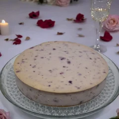 Cheesecake Duplo Frutas Vermelhas 1,2 kg- Acompanha Calda de Frutas Vermelhas