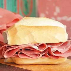 Pão com Mortadela