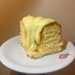 Fatia Grande Bolo Caseiro Leite (Escolha com ou sem calda)