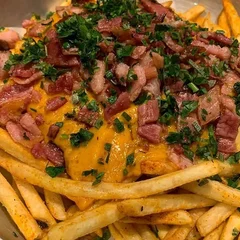 Batata Palito com cheddar e bacon