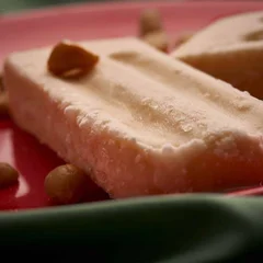Picolé de Amendoim - Base de Leite ( Serve 1 Pessoa )