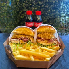 Combo 2 X-Tudo + Fritas + 2 Coca Pet