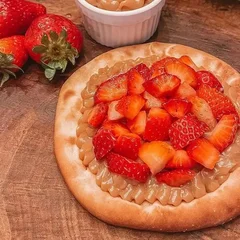 Esfiha de Doce de leite com morango