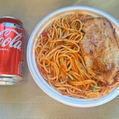 Espaguete & Frango Grelhado + lata Coca normal + R$ 14,99 leve outra marmitex