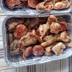 Churrasco pra uma pessoa aproximadamente 250 gramas de carne (alcatra, lombinho, linguiça de churrasco e frango) (cópia)