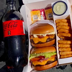 Box Jão M (2 Burgers Especiais + Porção + Molho + Bebida)