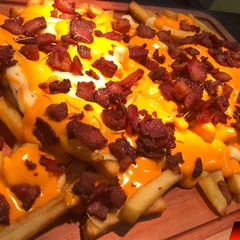 Batata com cheddar e bacon G