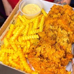 10 Tiras de Frango + Batata Crinkle + 2 Molhos