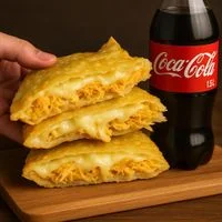 3 Pastéis Gigantes 22 cm Reverse (Frango com queijo) + Coca cola 1,5l