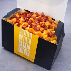 Batata Frita com Cheddar e Bacon 