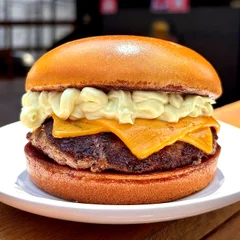 Burg Jão (O Clássico Pão + Carne + Queijo + Maionese)