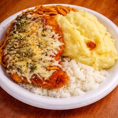 Parmegiana De Frango Com Purê De Batata