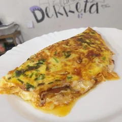 OMELETE OVOS, TOMATE, QUEIJO E ORÉGANO 