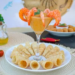 Coquetel de Camarão e Canudinhos