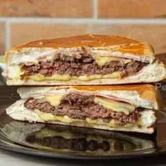 Xis Burguer Prensado (pão, maionese, carne e queijo)