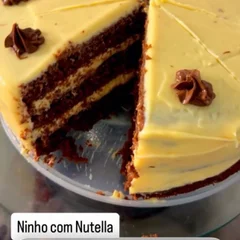 FATIA DE BOLO DE NINHO COM NUTELLA 