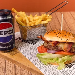 Combo Baconese+ Batata+ Molho + Refri